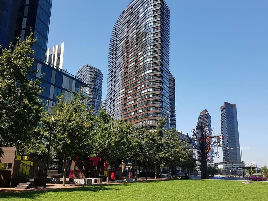 Melbourne Docklands Riverside Views Exterior photo